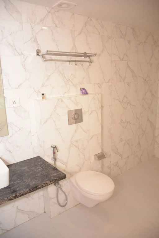 Hotel Golden Oasis - 5 Minute Walk from New Delhi Railway Station