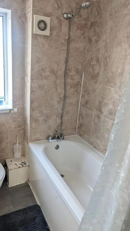 Spacious- 3 Bedroom House for 6 Adults