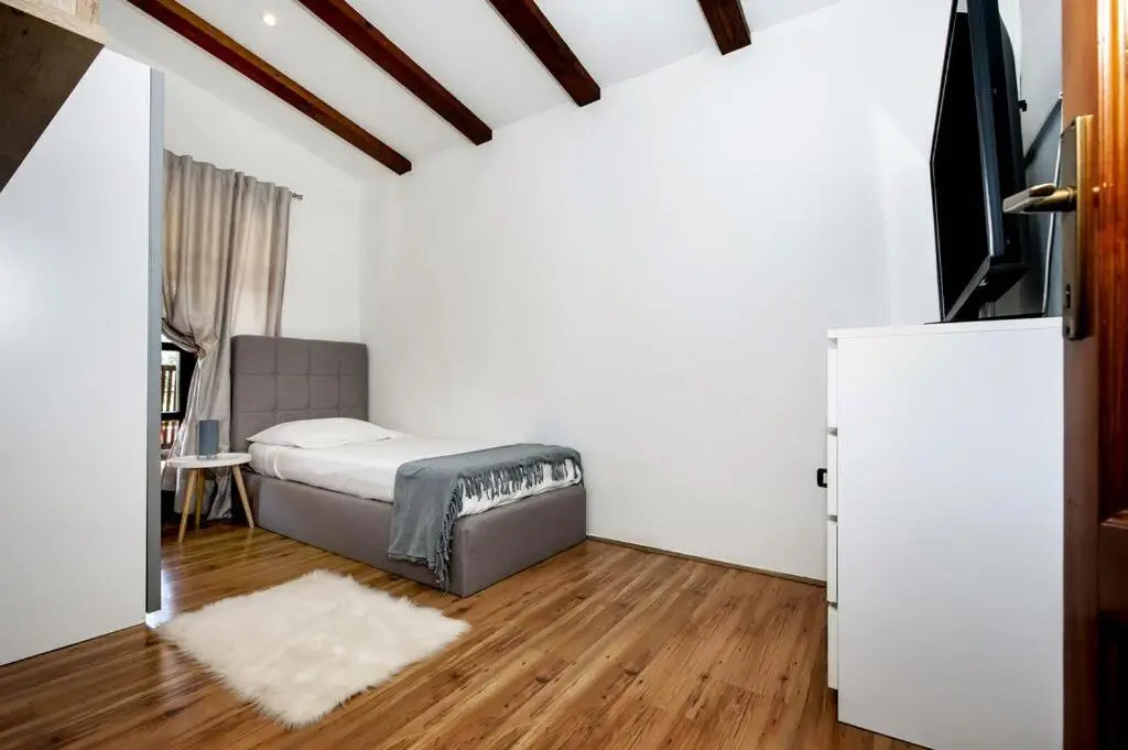 House Tamara 2041