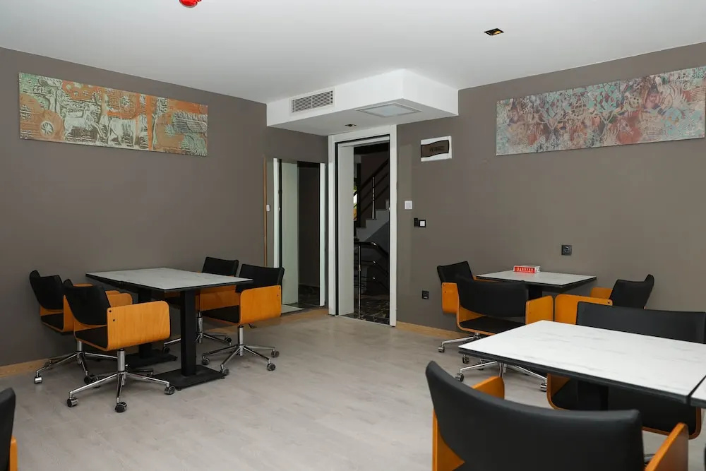 Gardenmode Airport Hotel