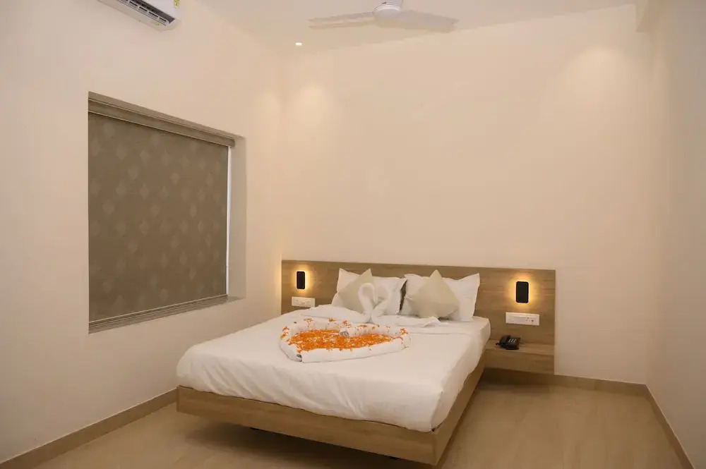 Zip By Spree Hotels Neelam Nakshatra