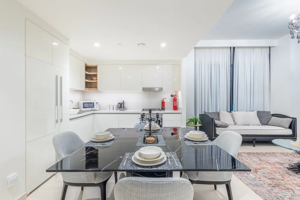 SuperHost - Downtown Delight 2BR Apt Opposite Burj Khalifa