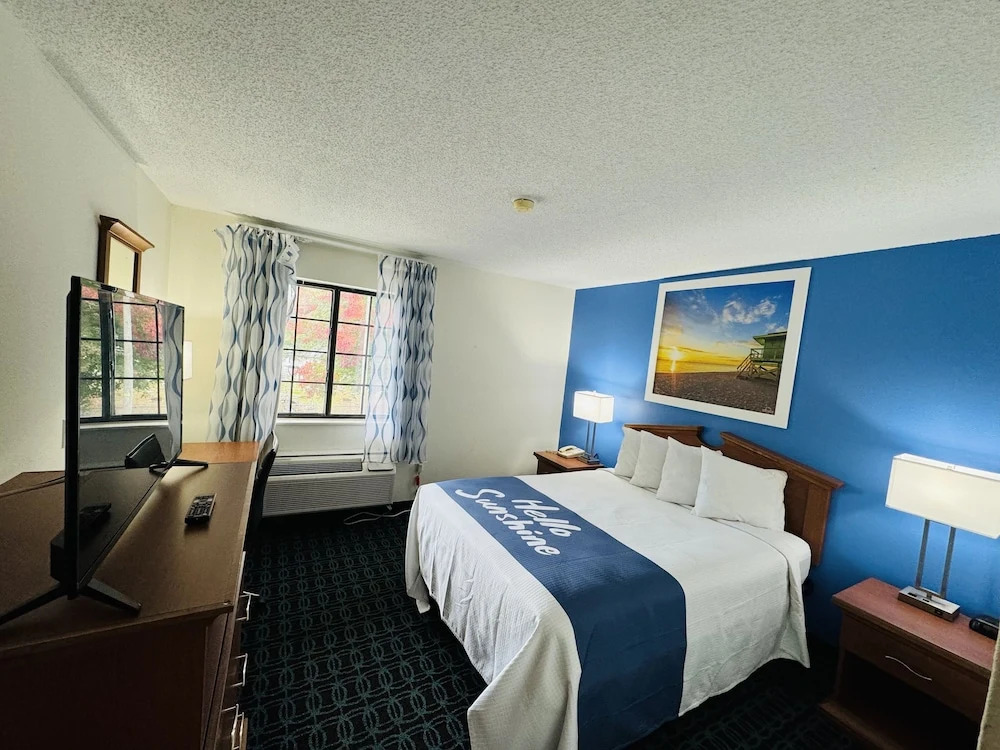 Days Inn & Suites Cambridge