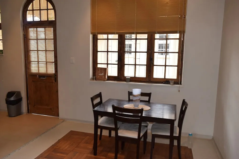 1 Bedroom Apartment Near Kloof Street