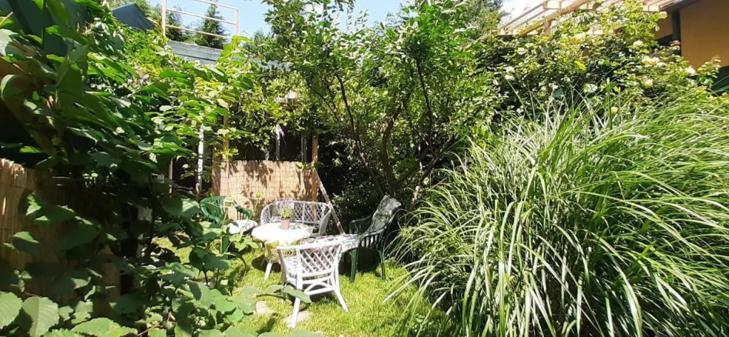 Fassbinder Klause mit Mini-Terrasse