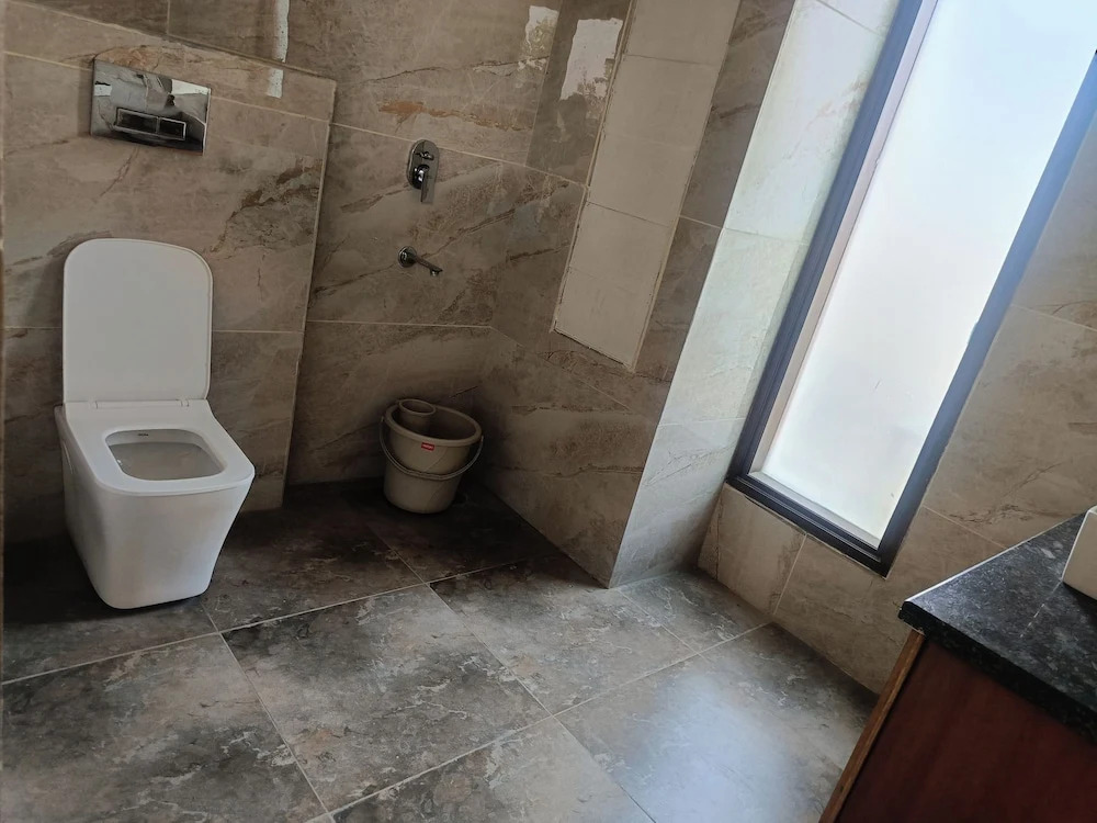 Hotel Lake View - Near Sukhna Lake