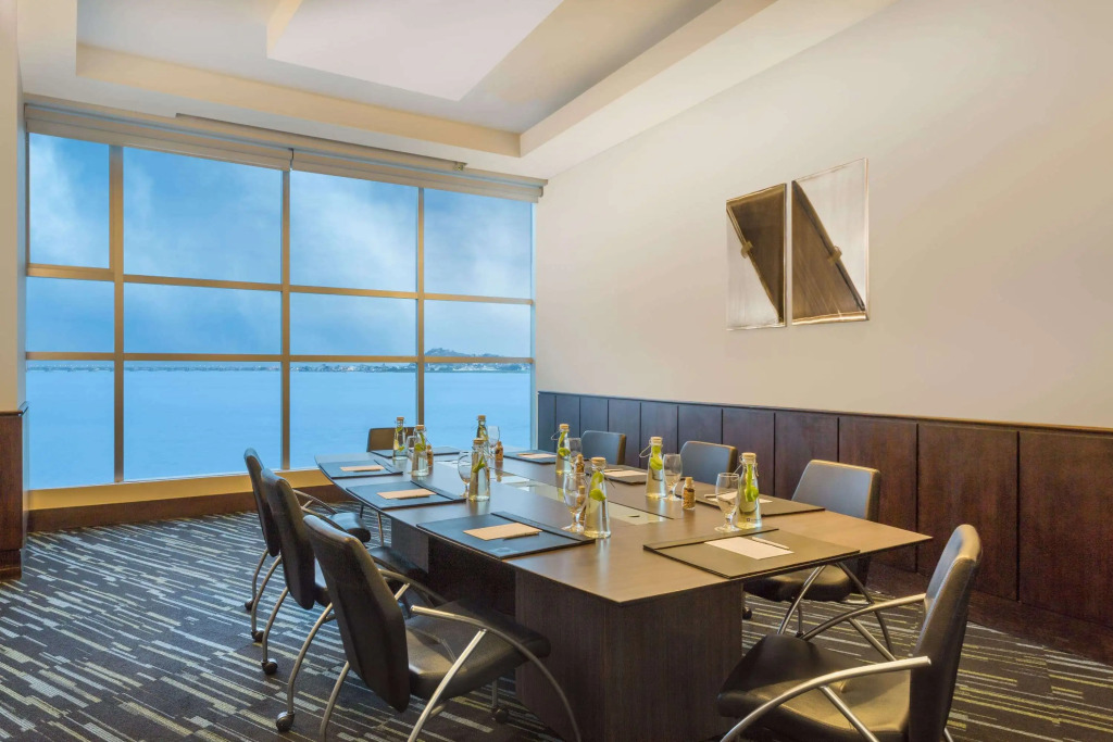 Wyndham Guayaquil, Puerto Santa Ana