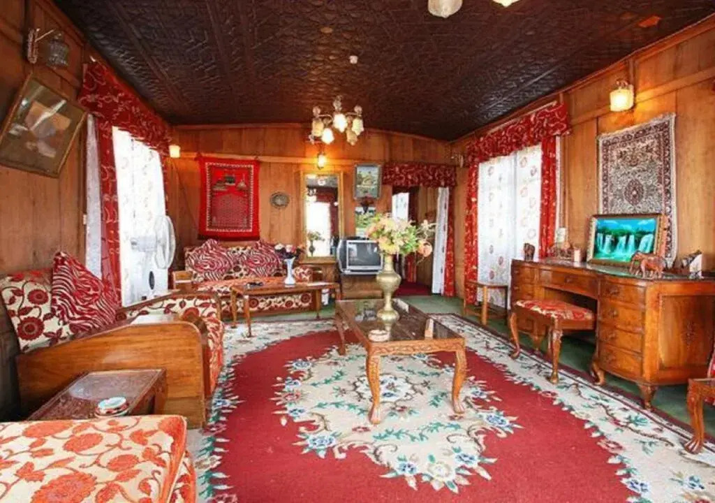 Houseboat New Lucky Star