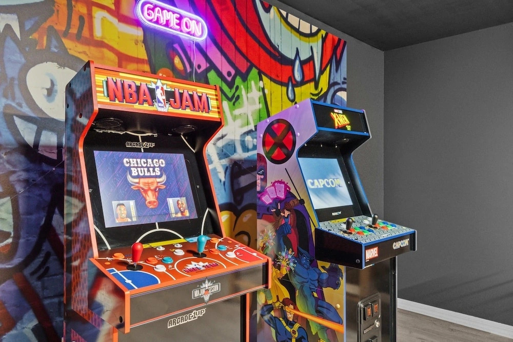 Lakefront Escape w Hot Tub Sauna Game Room