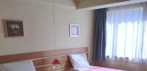 Home Inn Dandong Street