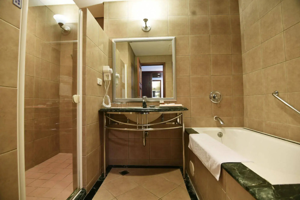 Wei-Yat Grand Hotel
