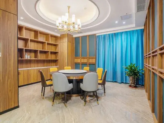 Shishi Laiya Fortune Hotel (Quanzhou South Railway Station)