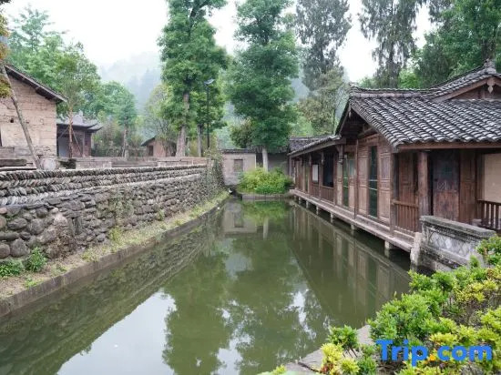Qujia Courtyard Guesthouse