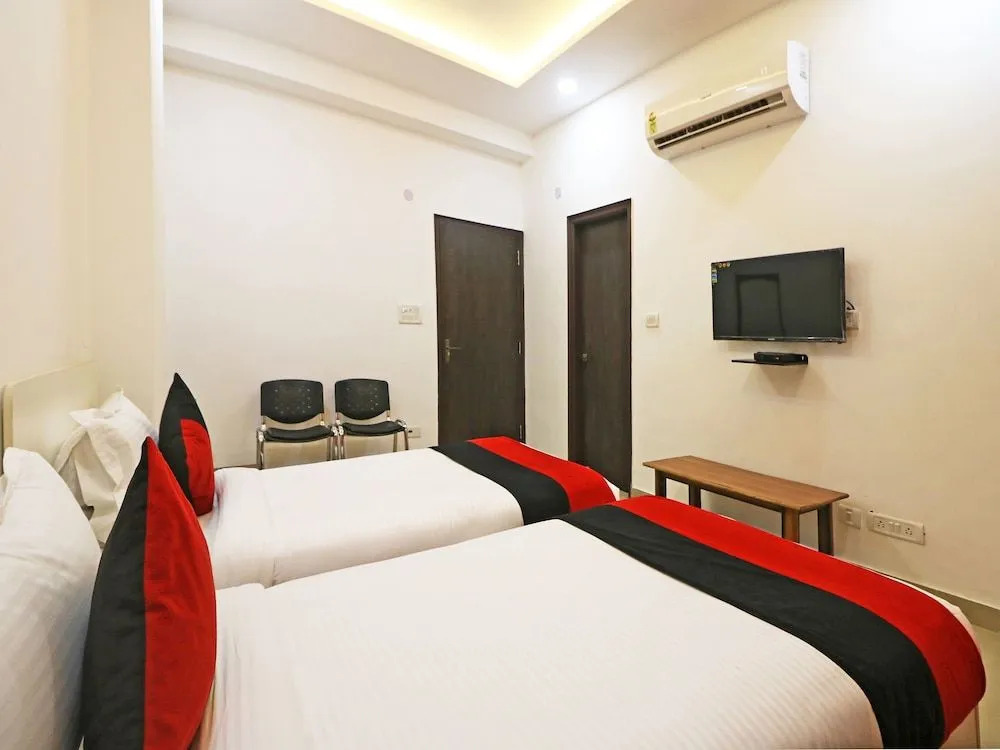 OYO 9915 Petals Inn