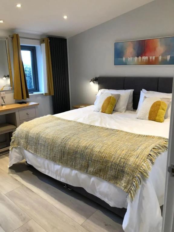 Thistledown Lodge! 5 minutes from beach!