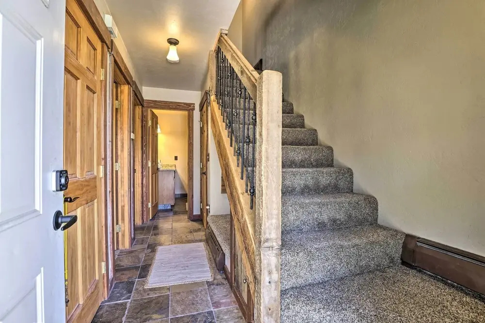 3-story Home w/ Balcony ~ 6 Mi to Winter Park!