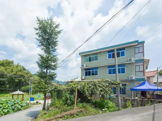 Tonglu She Township Bamboo House