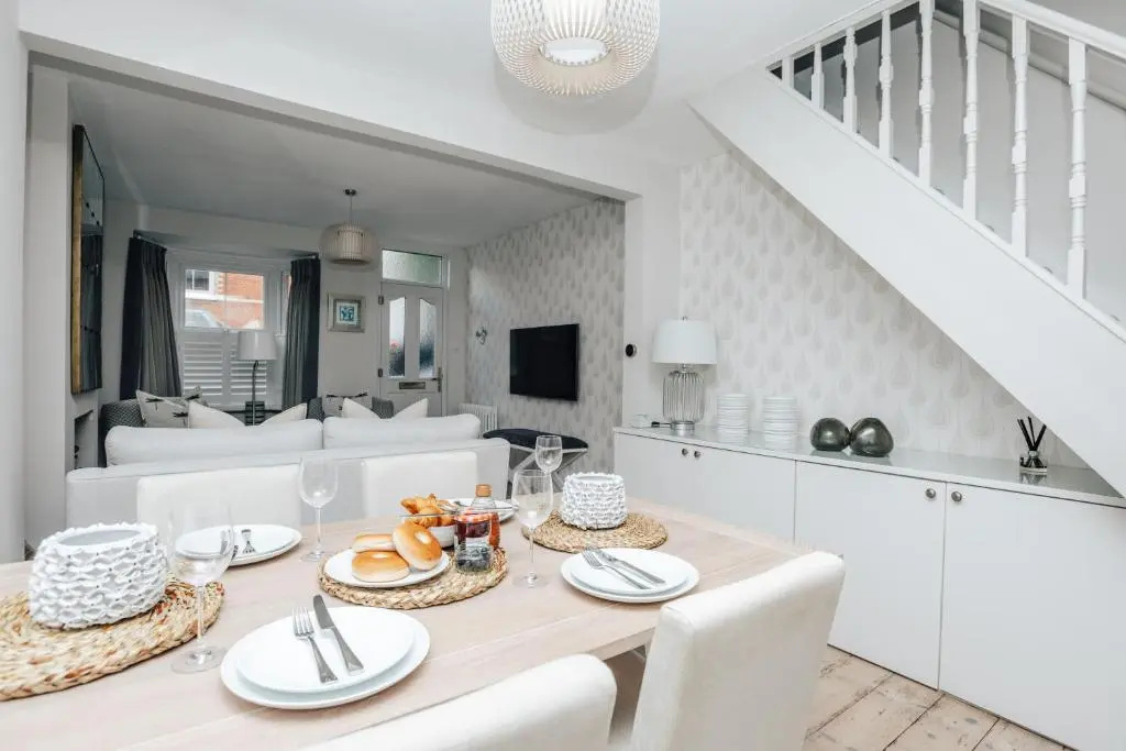 The Dragonfly - Central 2 bedroom house