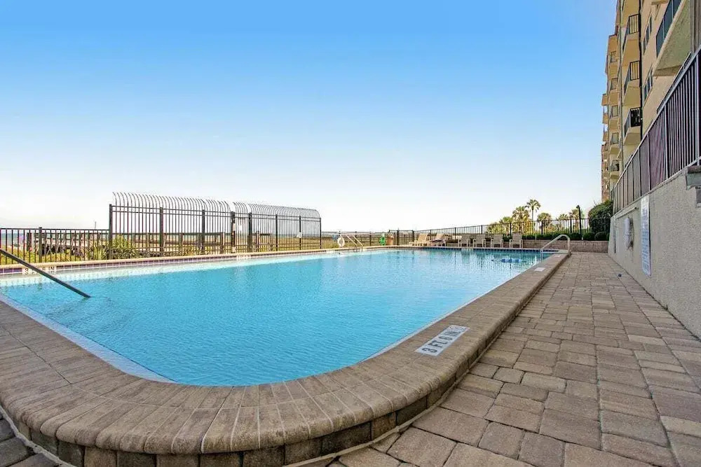 Oceanfront Corner Condo With Sunrise-view Balcony, Pool & 1-minute Walk to Beach