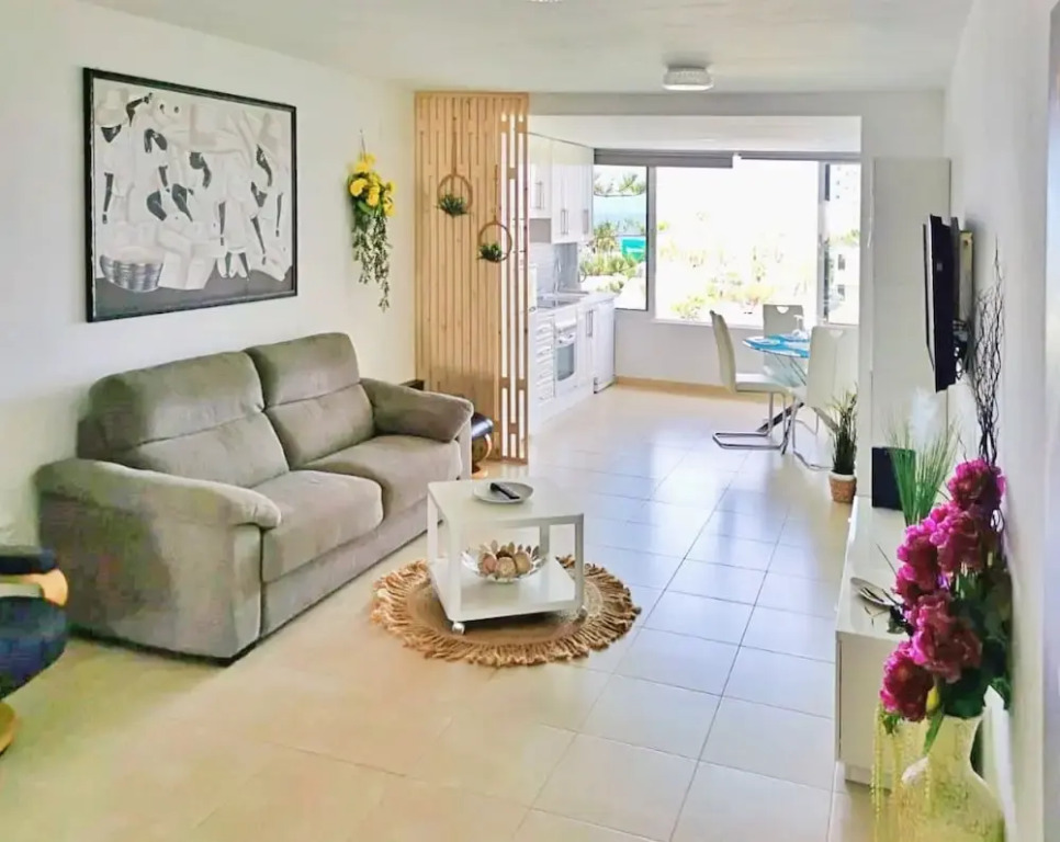 Las Americas Best-suite - Large Apartment With View, Garden and Swimming Pool