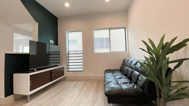 3 bd Townhome with Private Rooftop