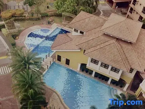 Near Manila Airport, "Hotel Style" Studio Condo With Kitchen + Pool, 5G