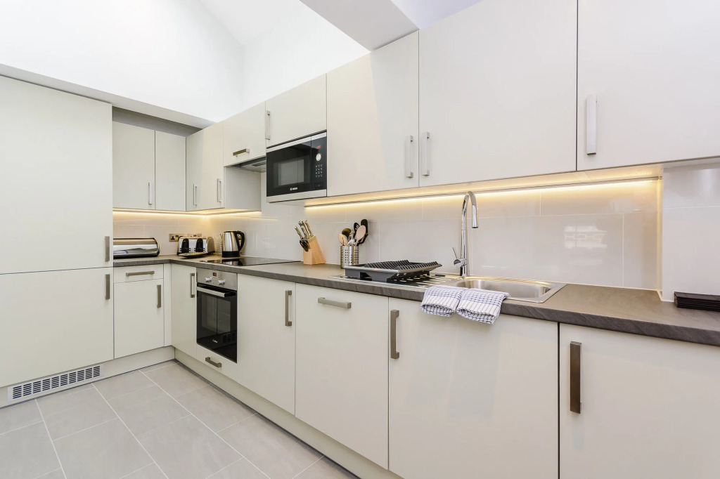Flying Butler - Richmond Tersha Street Apartments