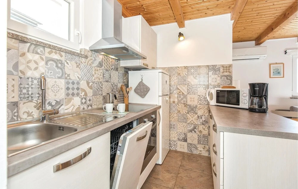 Amazing Home in Koromacno With Wifi and 2 Bedrooms