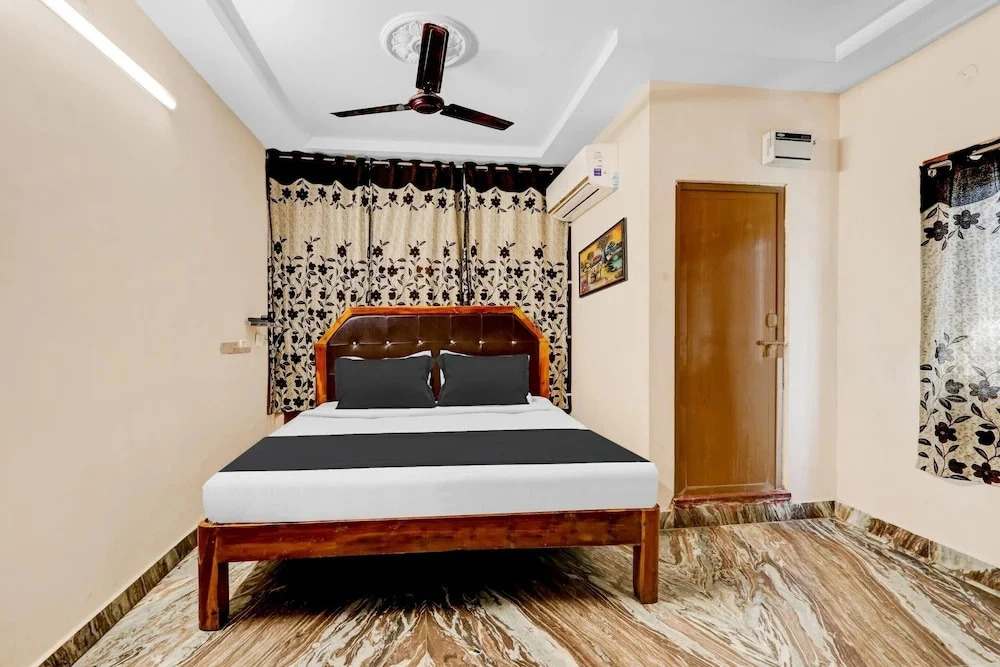 Super OYO Hotel O Adarsh Nagar Near Kavya Hospital