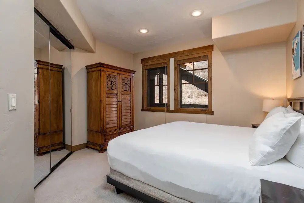 Town Pointe C304 3 Bedroom Condo by RedAwning