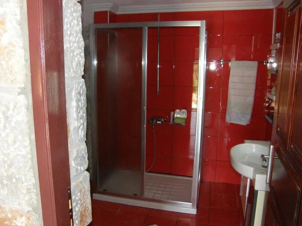 Theano House Mani