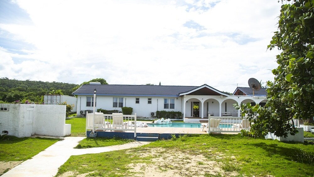Paradise Beachfront Villas