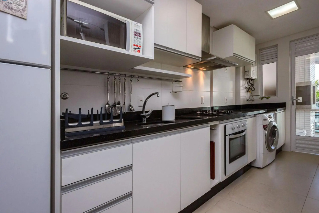 Boulevard Bombinhas 215-C - Sofisticado Apto 3 dorms 6 pessoas Condomínio de Luxo com Piscina Climatizada