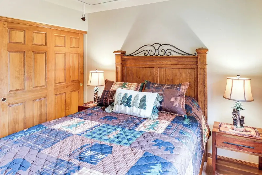 White Mountains Cabin: Near Trails & Lake Access!