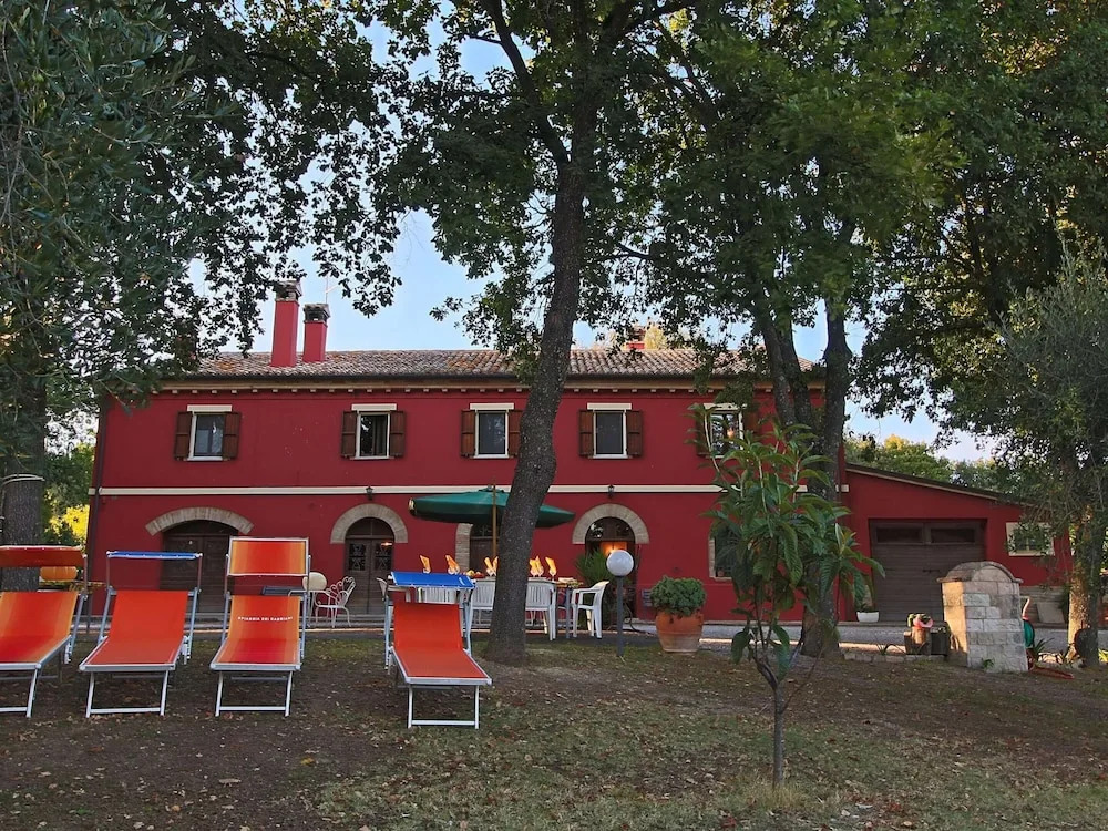 Holiday Home in Serrungarina Near the Lake