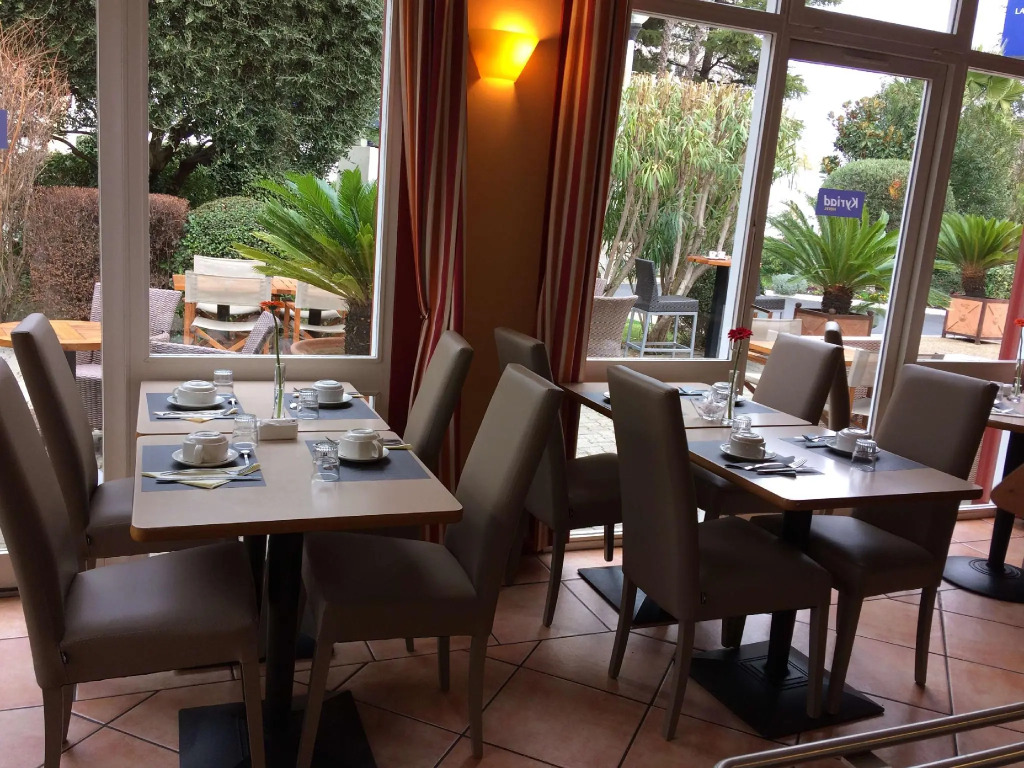 Brit Hotel Confort Nîmes Ouest - A9 sortie 25