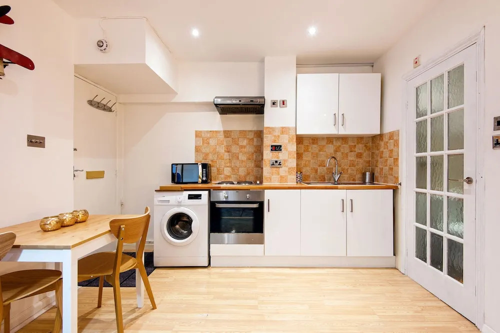 Beautiful Hyde Park Studio Flat