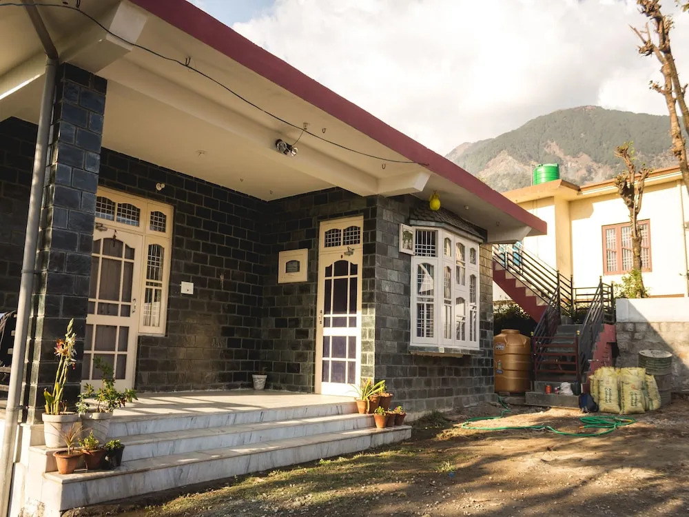 OYO 12394 Home Scenic 3BHK Khanyara Ground