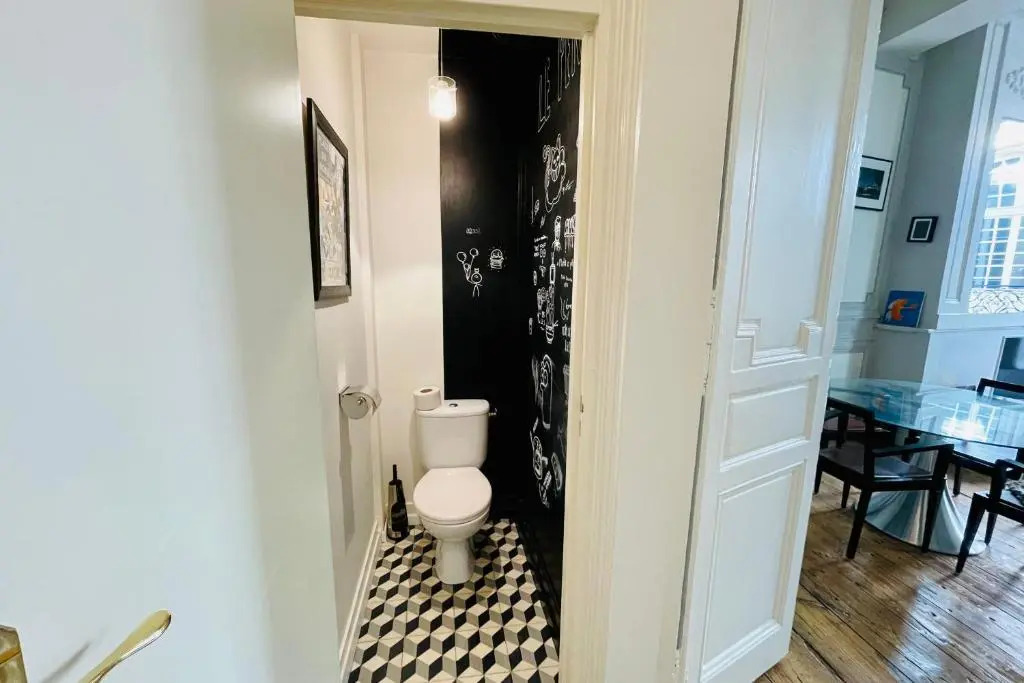 T4 apartment in the heart of old Bordeaux close to all amenities