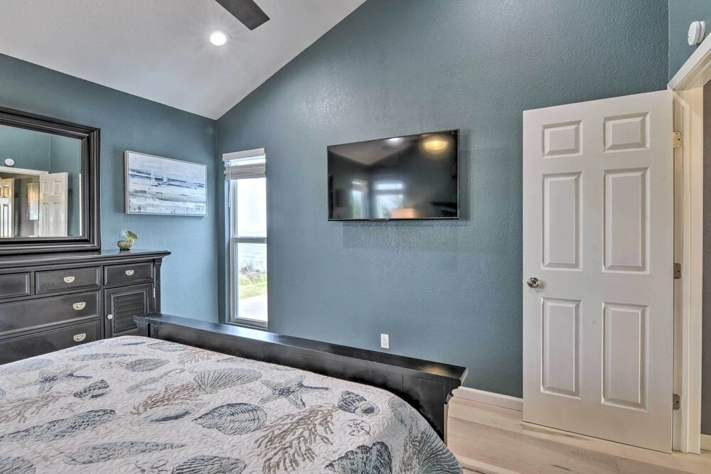 Beachy Rockport Condo w/ Pool & Fishing Pier!