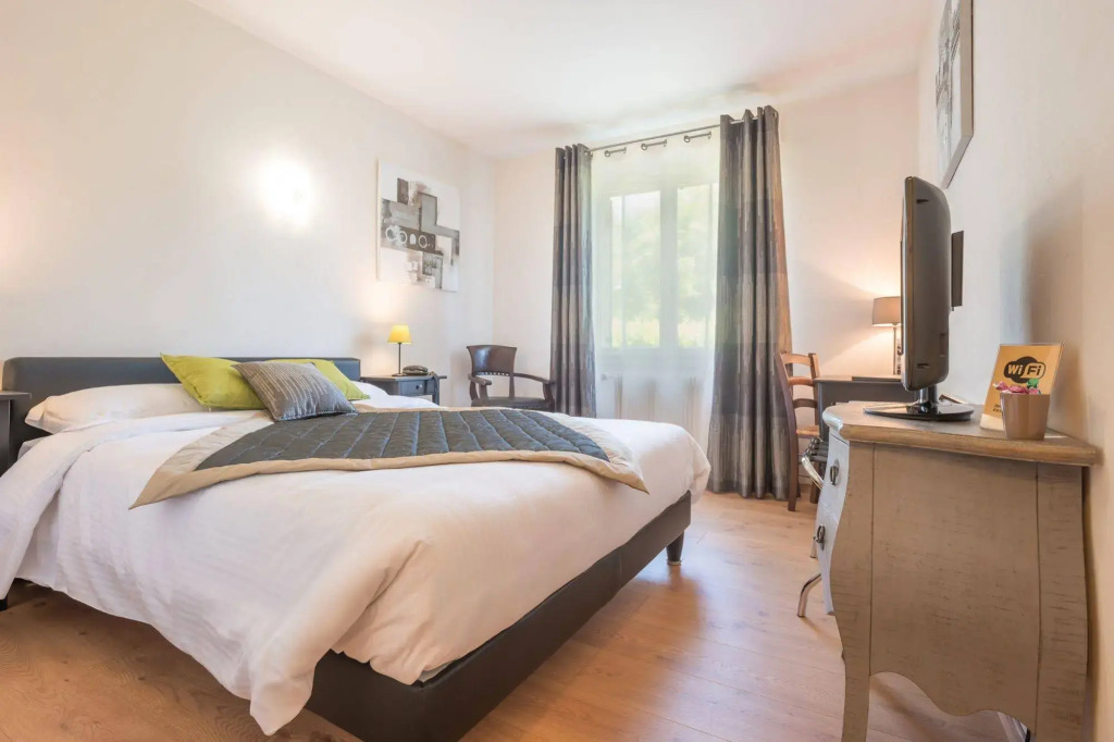 Logis Hotel Le Petit Casset