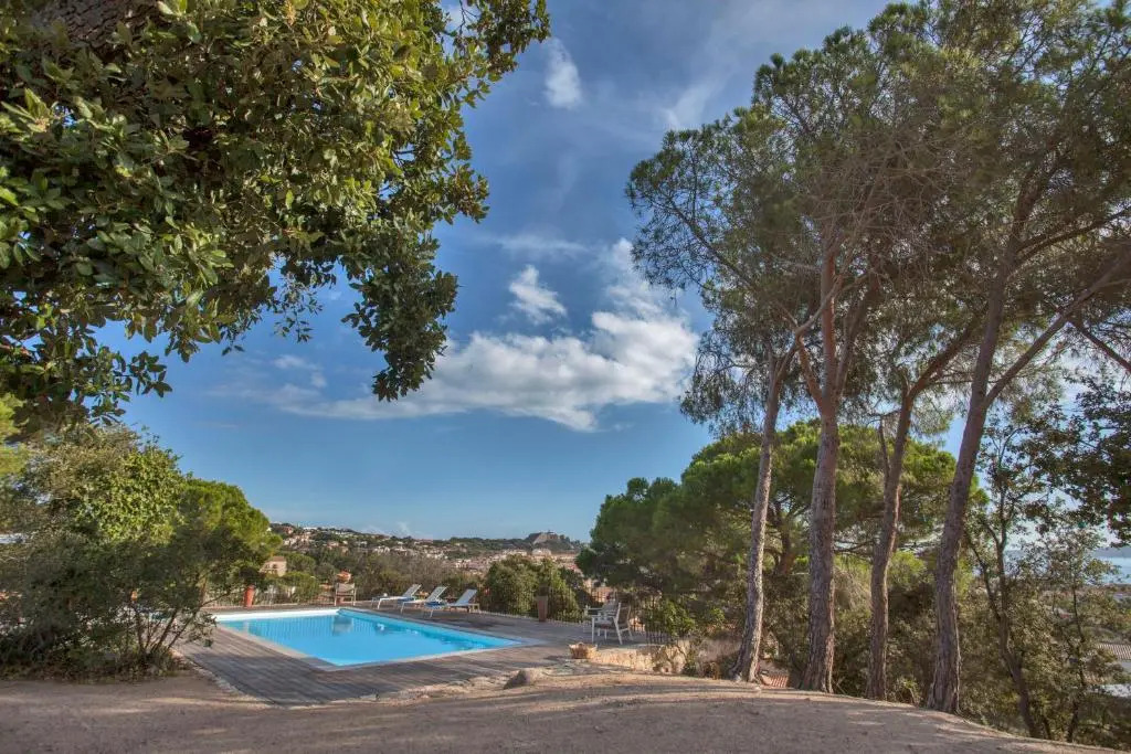 Villa campagne à Calvi piscine chauffée vue mer proche plage et centre