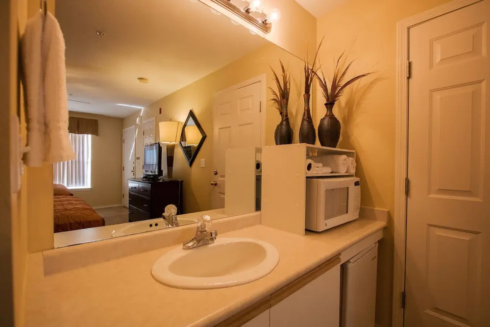 Nature's Mix 2 Bedroom Condo by RedAwning