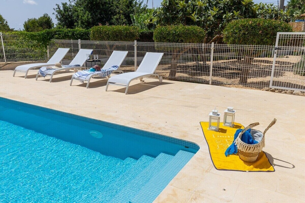 Sunshine Villa by Fidalsa