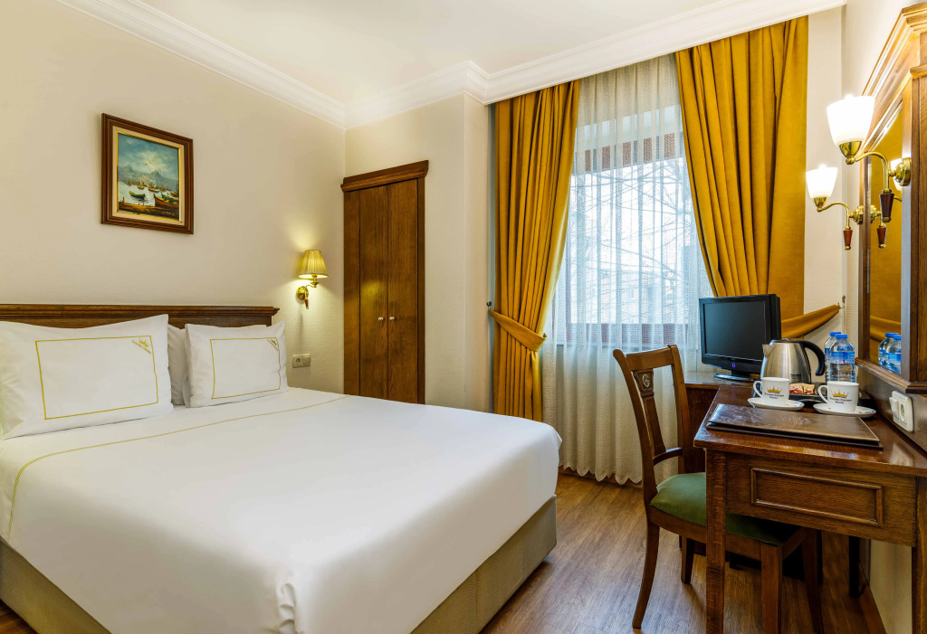 Golden Crown Hotel