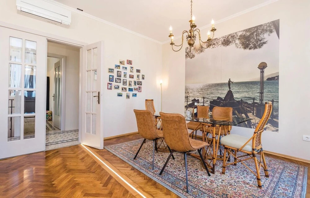 Amazing Home in Icici With Wifi and 5 Bedrooms