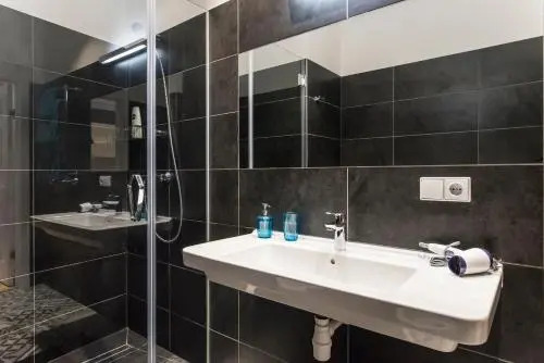 Colonel Suites & Apartments