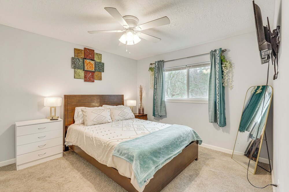 7 Mi to Downtown Fun! Spacious Augusta Condo