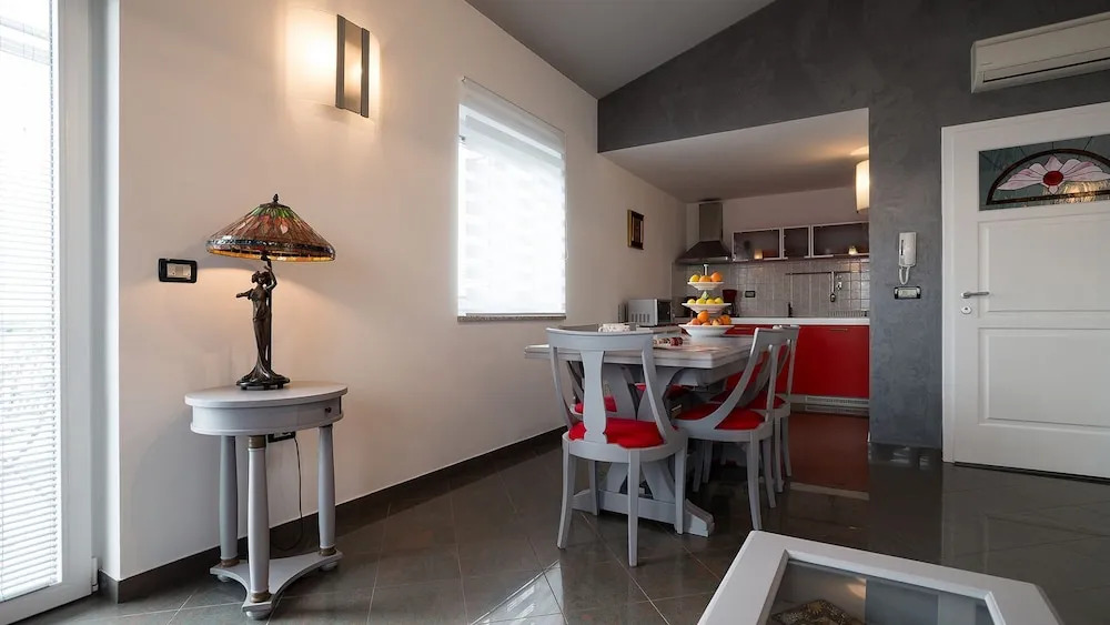 5Bed Villa-Sleeps 10- Pool Parking Near the Sea