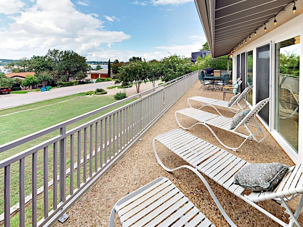 5BR 3 5BA Hill Country Lake Home by RedAwning
